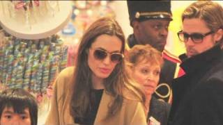 Angelina Jolie and Brad Pitt Go Christmas Shopping With the Kids!