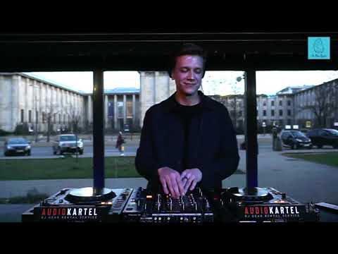 The Blue Oyster: Mroziak / 02.04 / 19 - 20