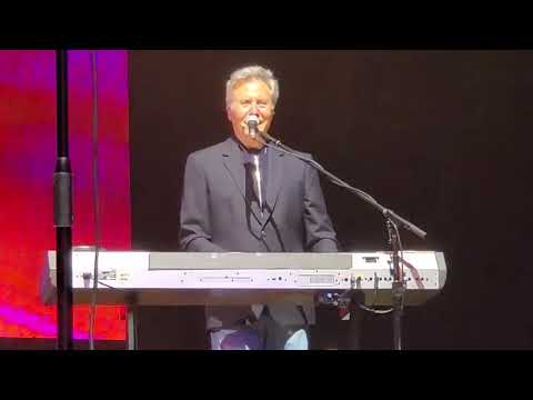 CHICAGO - Now More Than Ever - LIVE!! @ The Kia Forum in Los Angeles - musicUcansee.com