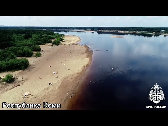 Водолазы на воде