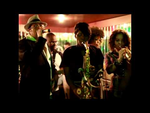 Beyonce's band - Music Box Live .flv