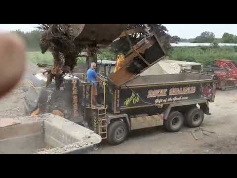 " FEED THE BEAST " ARJES 250 SHREDDING OLD DOORS ,SHEDS ,GREENWASTE ETC GRAB LORRY LOAD IN 6 MINUTES