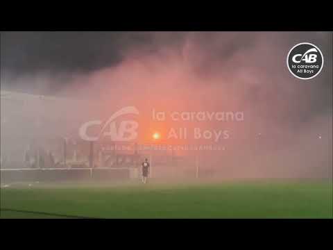 "#Banderazo de la #hinchada de #AllBoys previo al Clásico - #LaPesteBlanca" Barra: La Peste Blanca &bull; Club: All Boys &bull; País: Argentina