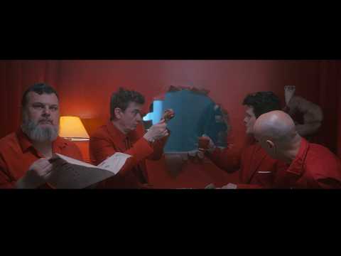 Les Wriggles - Je vis toute seule avec un chien [CLIP OFFICIEL] © Les Wriggles Officiel