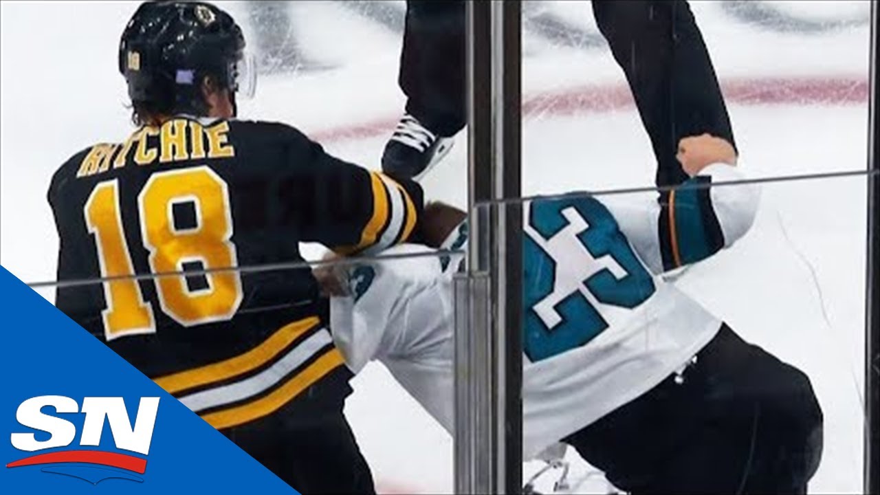 Vidéo: Le commentateur des Bruins est un VRAI BARBARE...