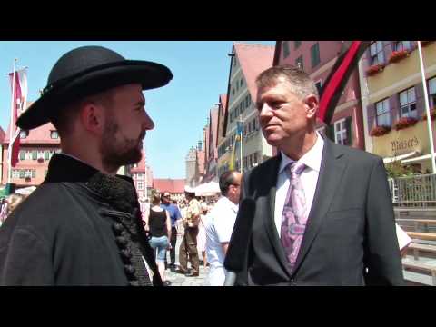 VIDEO! &Icirc;n rom&acirc;nă pronunţă rar cuvintele, dar &icirc;n germană e foarte "sprinten" la vorbă! Președintele Iohannis, discurs &icirc;n limba occidentală