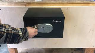 SENTRY SAFE BREAK IN!!! DO NOT BUY!!! No tool required********