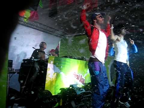 Philip Geubels & De Foute Ronny's @ Laundray Day intro