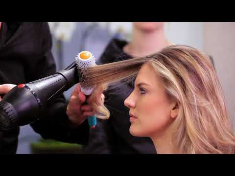 अपने बाल ब्लो ड्राई करते समय, इन बातों का ध्यान ज़रूर रखें।