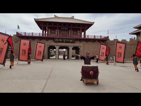 O turismo baseado na experiência é popular na área cênica de Yangguan, cidade de Dunhuang, província de Gansu