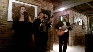 Bohemia Trió interpretando la gloria eres tu