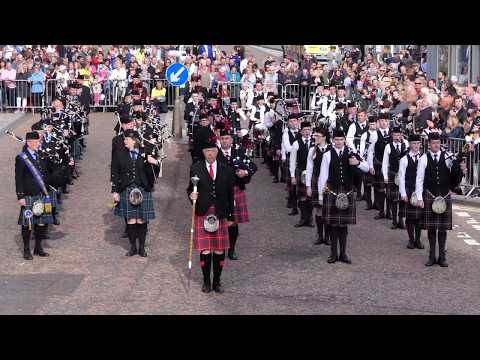 Massed Pipes & Drums - Lanark 2017 - Green Hills [4K/UHD]