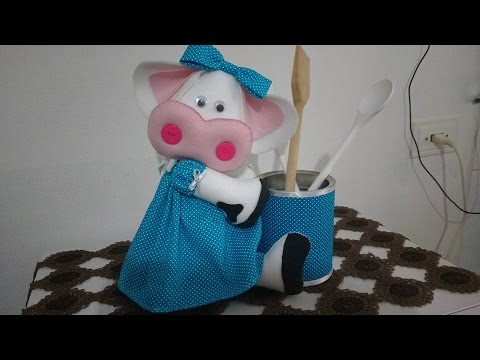 Vaquinha porta utensílios em feltro e tecido