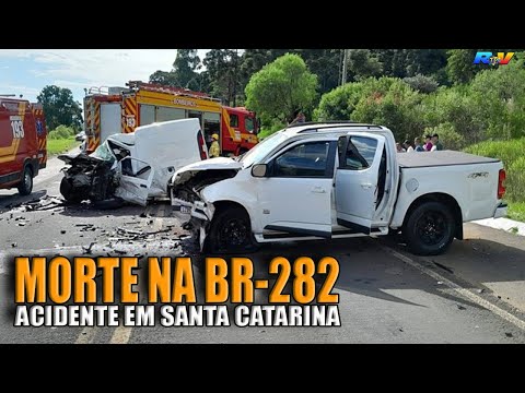 (( DEATH ON FIORINO )) Accident between three vehicles ends in DEATH on BR-282 in Vargem SC
