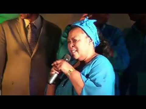 Sr Madeleine : soit loué et exalté