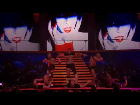Videoclip de Confide In Me (Live From Aphrodite/Les Folies) — Kylie Minogue