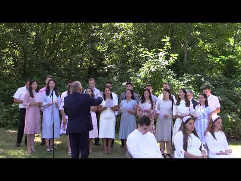 În haine albe sunt îmbrăcați - GRPC  7/28/2019