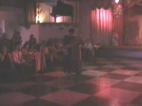  Claudio Gaiser  and  Laura Gallinger  are  dancing  to  the  milonga  "  Mi Buenos Aires  "