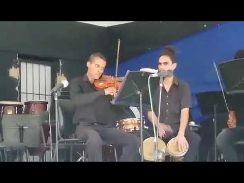 Propuesta indecente de Romeo Santos interpretada por la orquesta sinfónica de Tinaco.