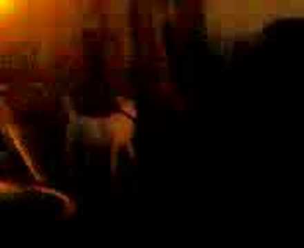 mortissia le chien danseur la nuit, comme en boite!!