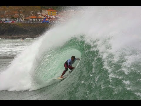 Surf competition at Mundaka 