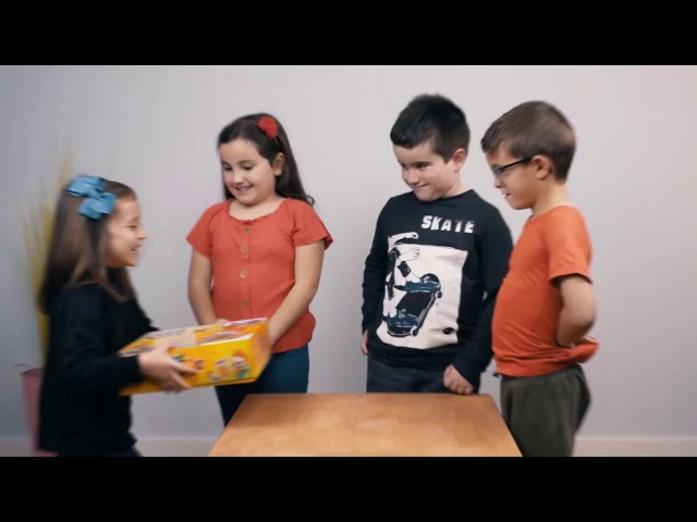 Vídeo relacionado con Cayro - Juego Bed Bugs - Juego de Mesa 5 Años - Atrapa Bolas con el Cuerpo - Estrategia y Habilidad - Juego para Niños - Diversión en Familia - para Todas Las Edades