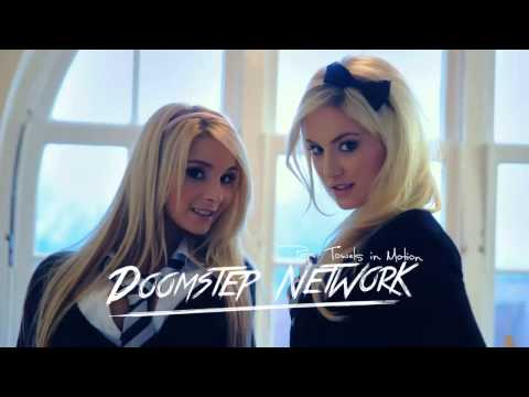 [Electro]: Deadmau5 vs. Britney Spears vs. La Roux - Paper Towels in Motion (Skrillex Edit)