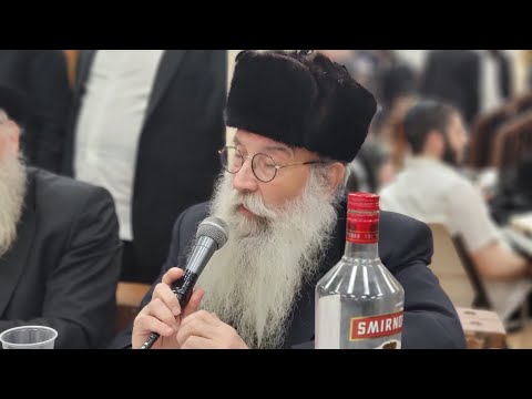 Reb Sholom Horowitz singing in 770