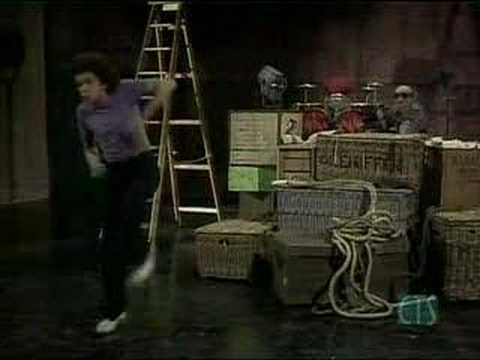 Leo Sayer & the muppets - The Show Must Go On