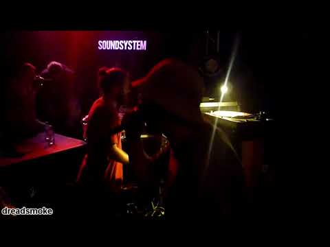 YOUNG VETERAN SOUNDSYSTEM ft mc Rood'n (d) - keep Up Creation ( Steppa Dub) @ Tilburg 131018