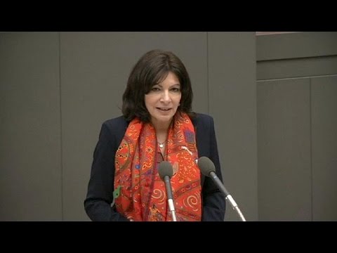 Presidente da Câmara de Paris tenta atrair turistas japoneses