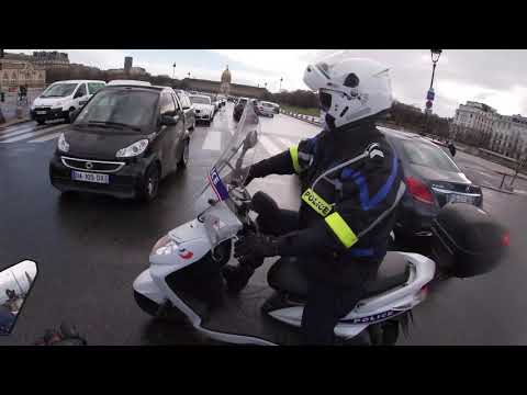 Voiture vs Karma + flics sympas