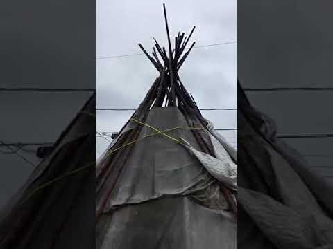 Fumer le calumet dans un Tipi check! Cree nation off Wimingii!