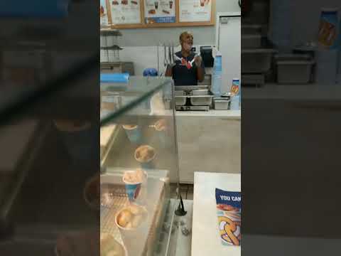 Auntie Annes - Rude employee
