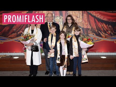 Video Thumbnail: Fürst Albert genießt Zirkusbesuch mit Gabriella und Jacques