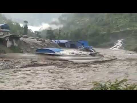 भोटेकोशिले १५ घर बगायो। २ को मृत्यु १९ बेपत्ता । bhotekoshi flood 2077