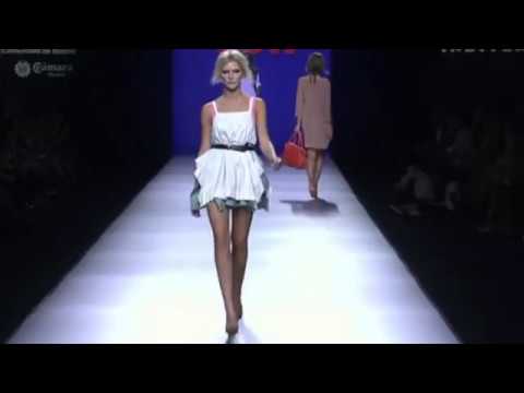 Model trips and adjusts her shoe during TCN Spring/Summer 2013 (Cibeles Fashion Week)