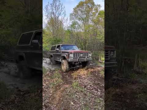 Chevy Blazer slow rolling in 2wd. #Blazer #Chevy #4x4 #mudding #truck  #4x4fun