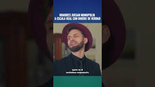 HOMBRES JUEGAN MONOPOLIO A ESCALA REAL CON DINERO DE VERDAD