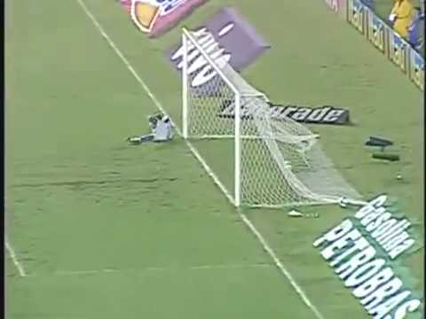 Golaço de falta contra o Coritiba em 2009