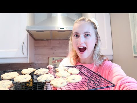 The BEST Homemade Chocolate Chip Cookies!!