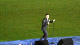 Leon Jackson sings &#39;Caledonia&#39; at Meadowbank