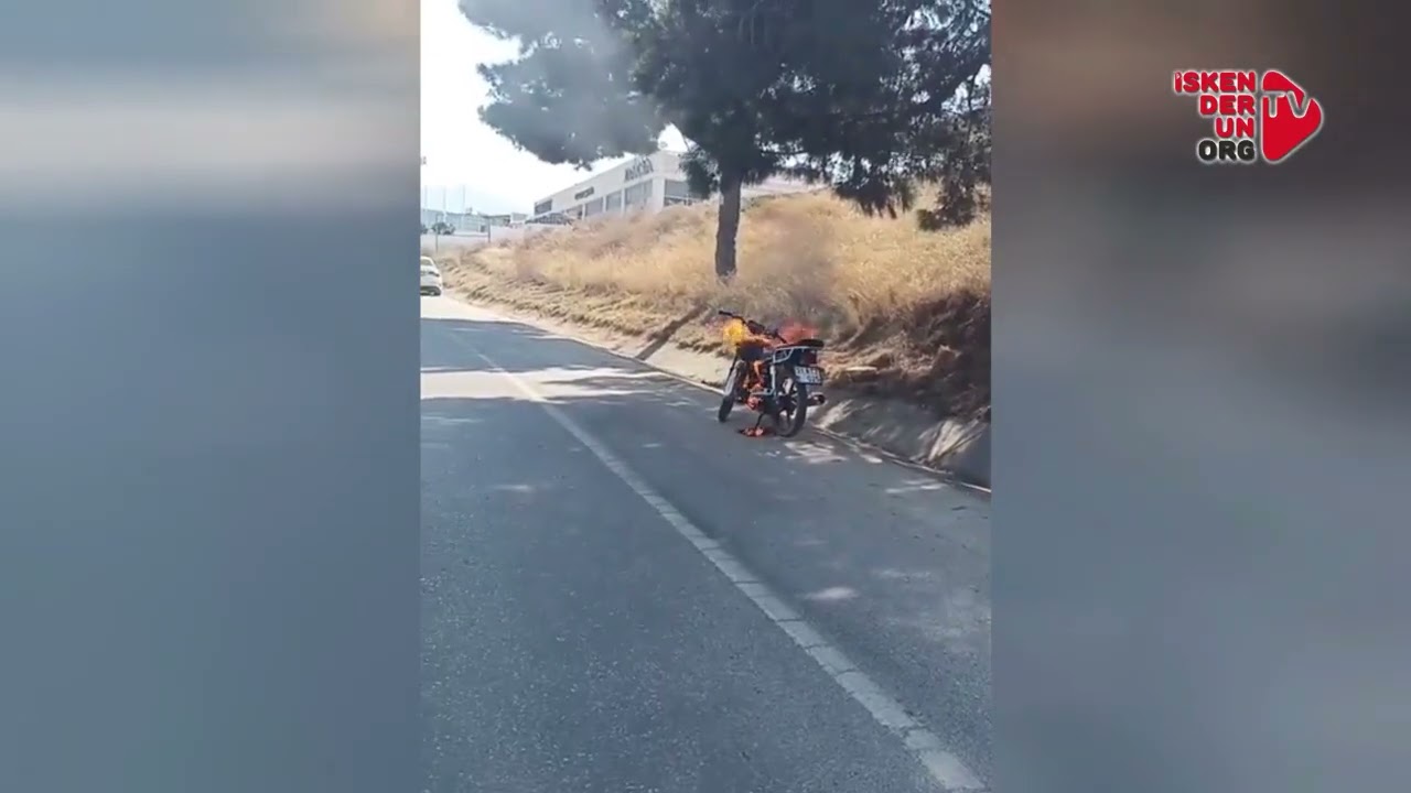 Seyir Halindeki Motosiklet Alev Alev Yandı!