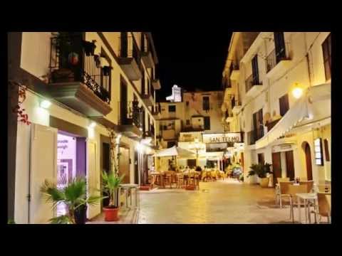 Un paseo por la noche de Ibiza