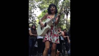 Flor de Amapola Mon Laferte