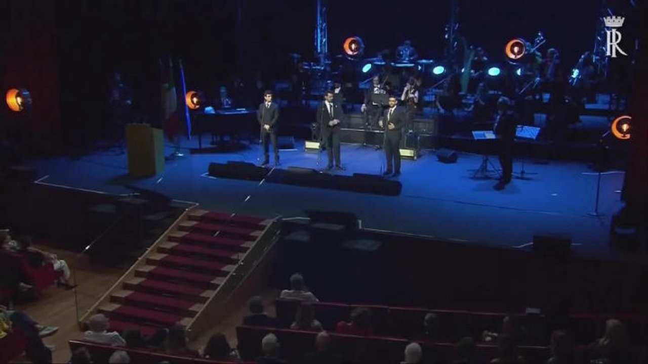 L'emozione del "Volo" davanti a Mattarella, i tre tenori gli stringono la mano commossi a Pordenone