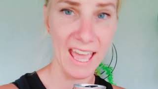 Heather Morris cantando &quot;My Cup&quot;