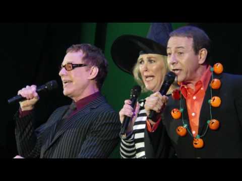 Danny Elfman, Catherine O'Hara, & Paul Reubens - Kidnap the Sandy Claws -Live - 10/31/15
