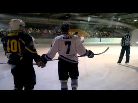 18.9.2015 - Porvoon jäähallin valaistus petti ottelussa Hunters-KJT