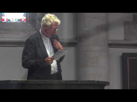 Mgr Van Looy in bomvolle Sint-Waldetrudiskerk